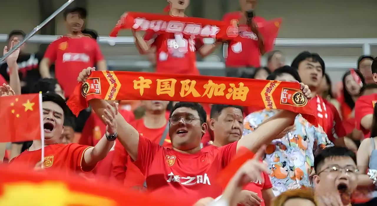 关于中国足球联赛备战备战练兵，球队士气高昂的信息